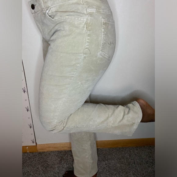Women’s size 6 boot cut corduroy pants. The color is tan. - Picture 3 of 5